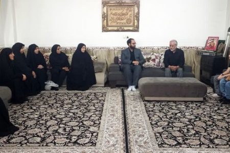 دیدار سرپرست کانون همدان با خانواده شهید امین کرمی