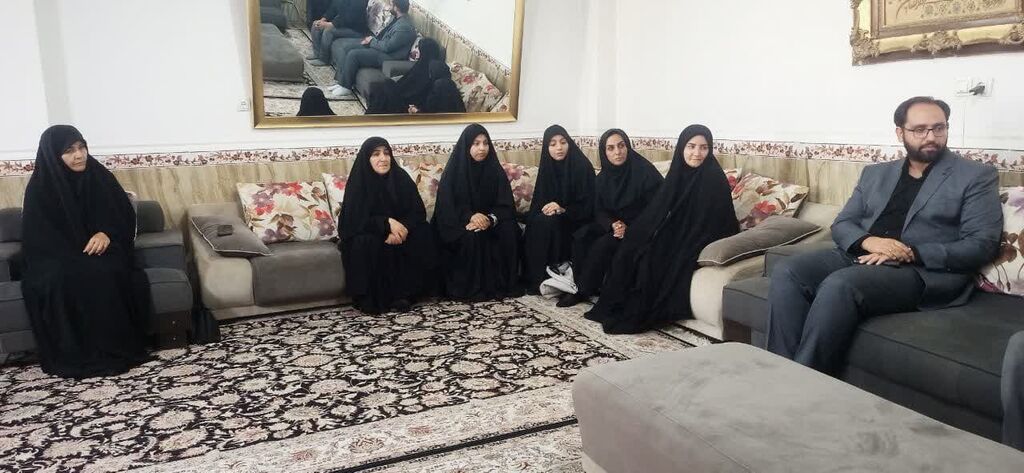 دیدار سرپرست کانون همدان با خانواده شهید امین کرمی