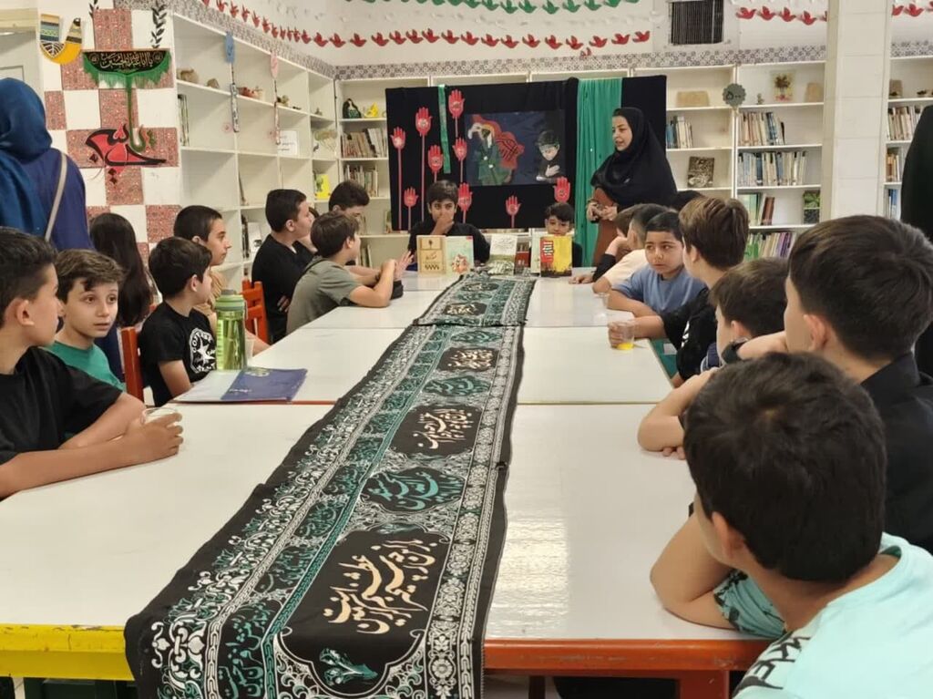 1315814-1 خدمت حسینی در چایخانهای کودکانه