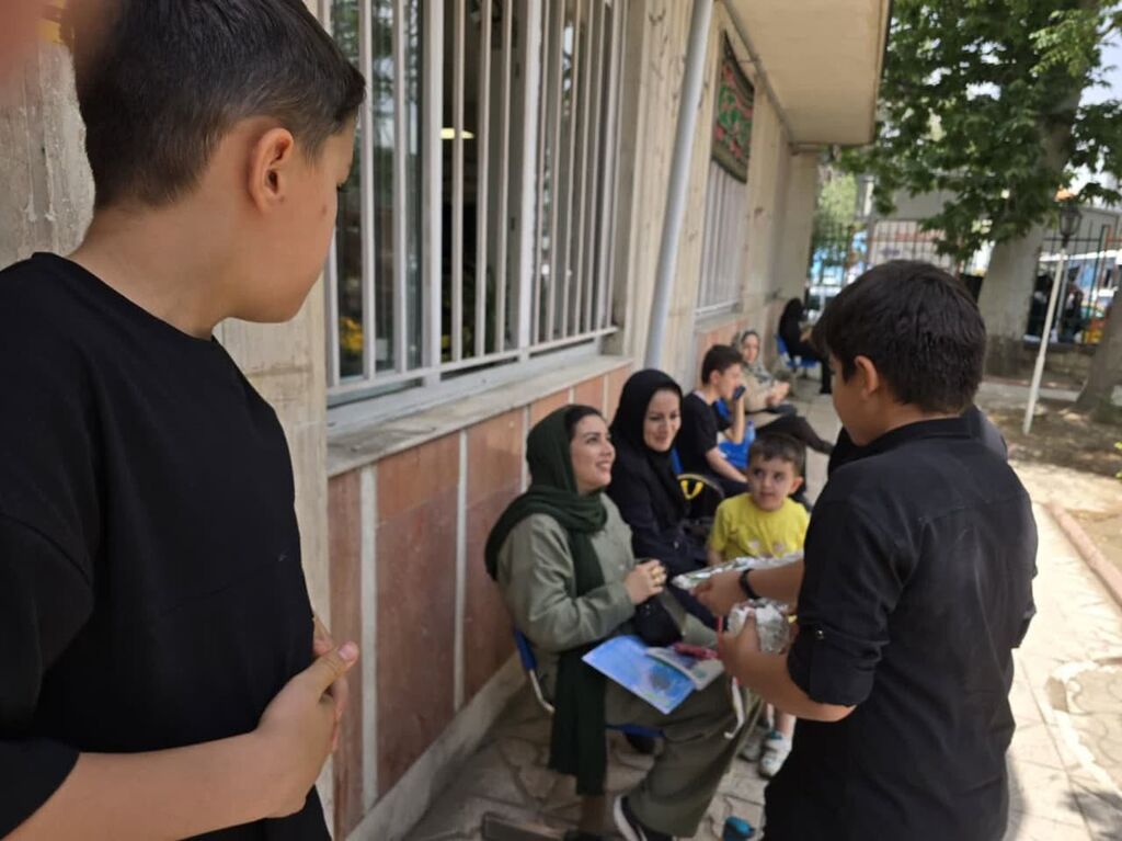 1315816-1 خدمت حسینی در چایخانهای کودکانه