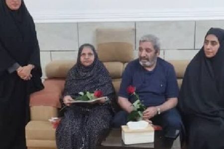 دیدار مسئول مرکز حاجی آباد با خانواده شهید والا مقام “منصور عامری”