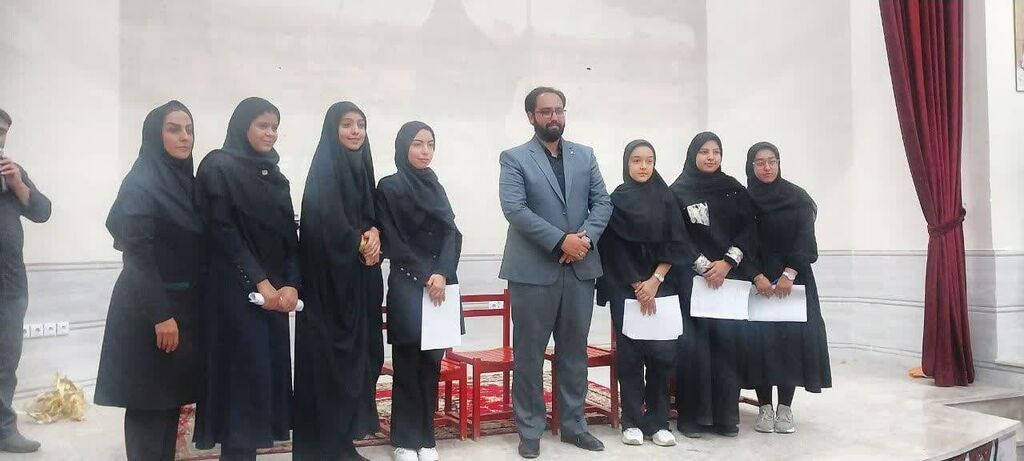 1316502 مکتب عاشورا یک مدرسه تربیتی برای کودکان و نوجوانان است