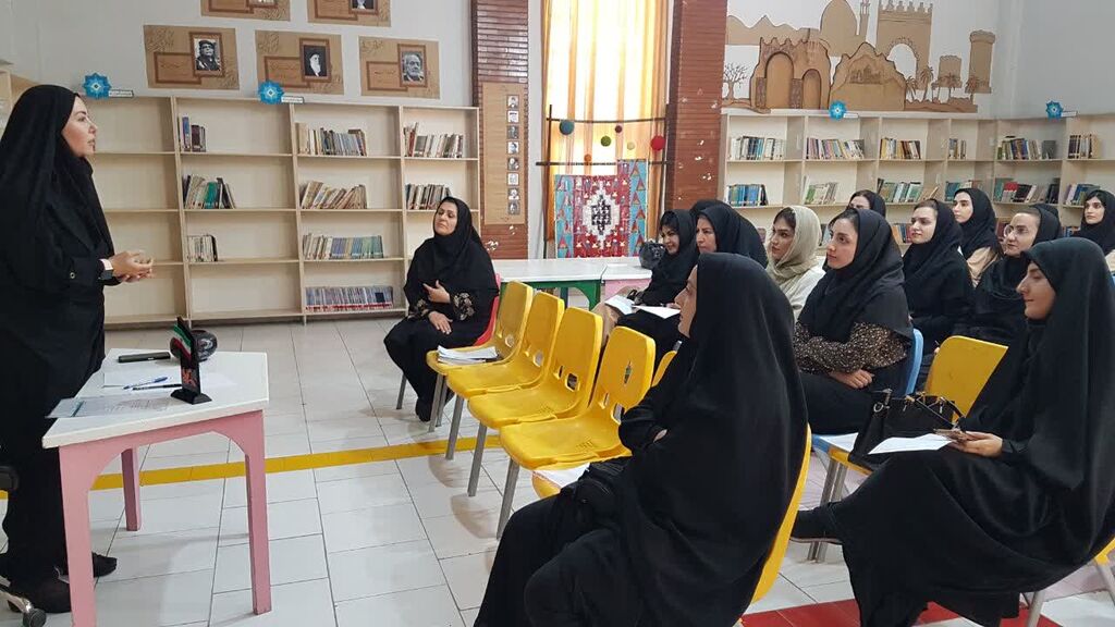 1316575 نشست با مربیان کارگاهی مراکز کانون استان کرمانشاه برگزار شد