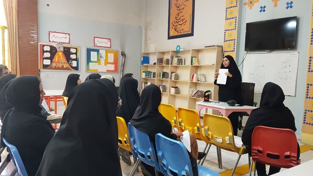 1316579 نشست با مربیان کارگاهی مراکز کانون استان کرمانشاه برگزار شد