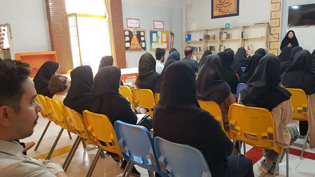 1316583 نشست با مربیان کارگاهی مراکز کانون استان کرمانشاه برگزار شد
