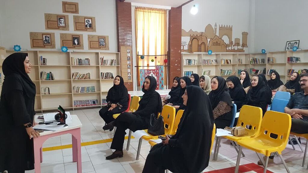 1316584 نشست با مربیان کارگاهی مراکز کانون استان کرمانشاه برگزار شد