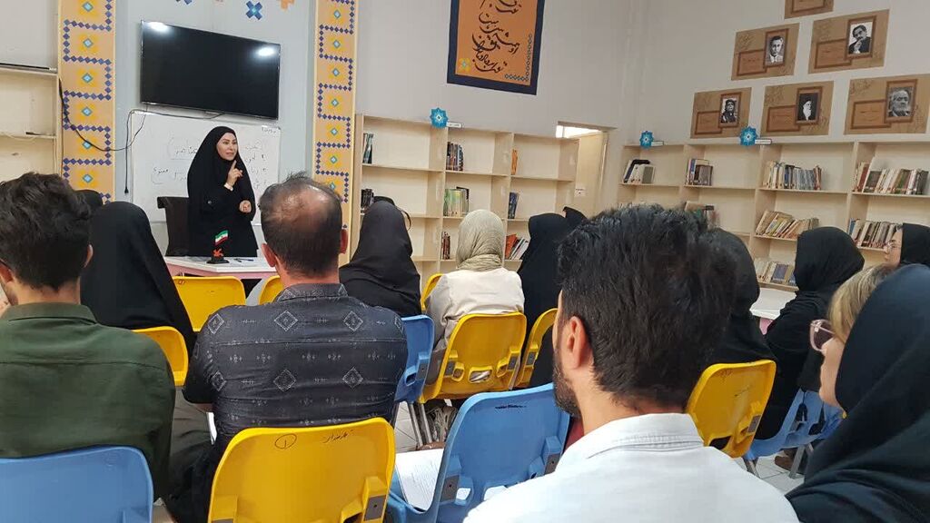 1316585 نشست با مربیان کارگاهی مراکز کانون استان کرمانشاه برگزار شد