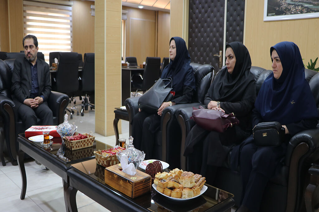 1316660 کانون پیشرو و پیشران عرصه فرهنگ است