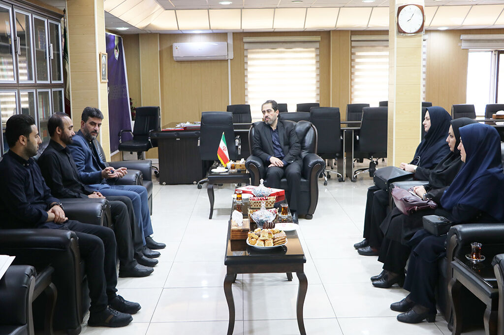 1316661 کانون پیشرو و پیشران عرصه فرهنگ است