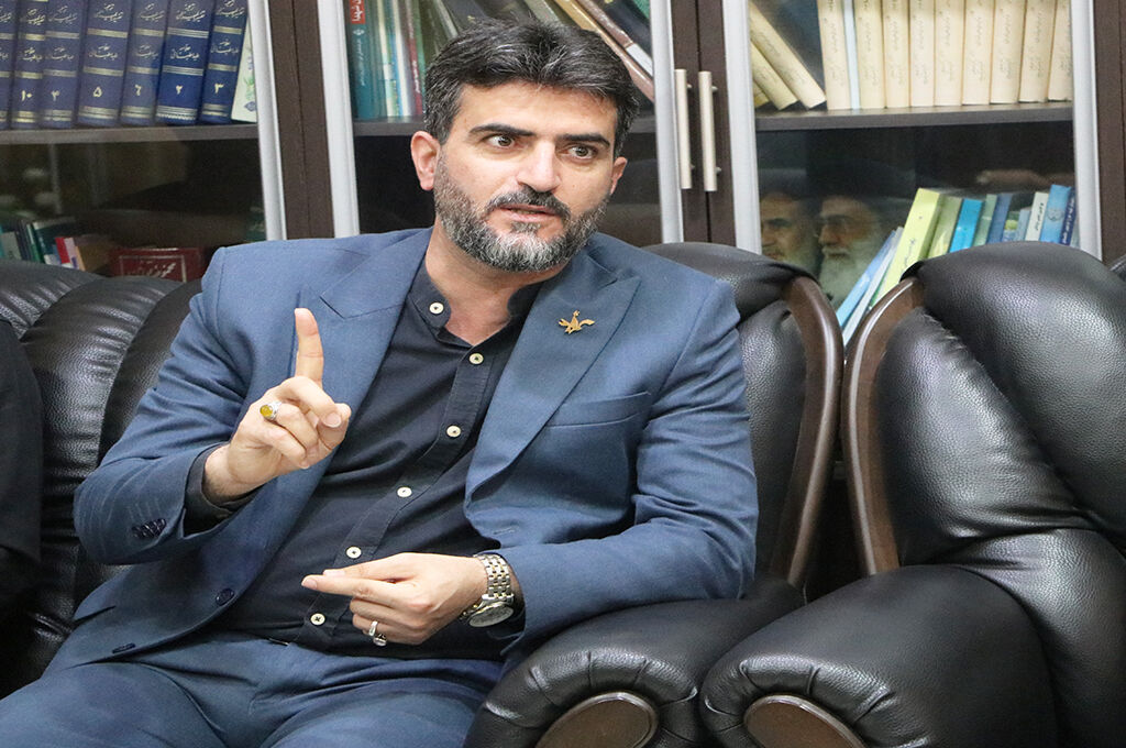 1316662 کانون پیشرو و پیشران عرصه فرهنگ است