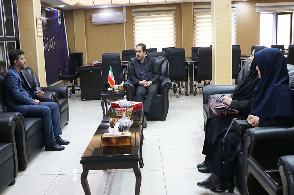 1316663 کانون پیشرو و پیشران عرصه فرهنگ است