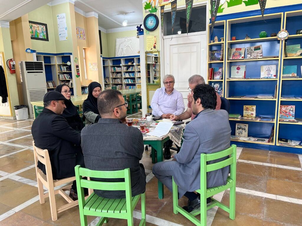 1317017 نشست تخصصی توسعه انجمن نجوم کودک و نوجوان در بابل