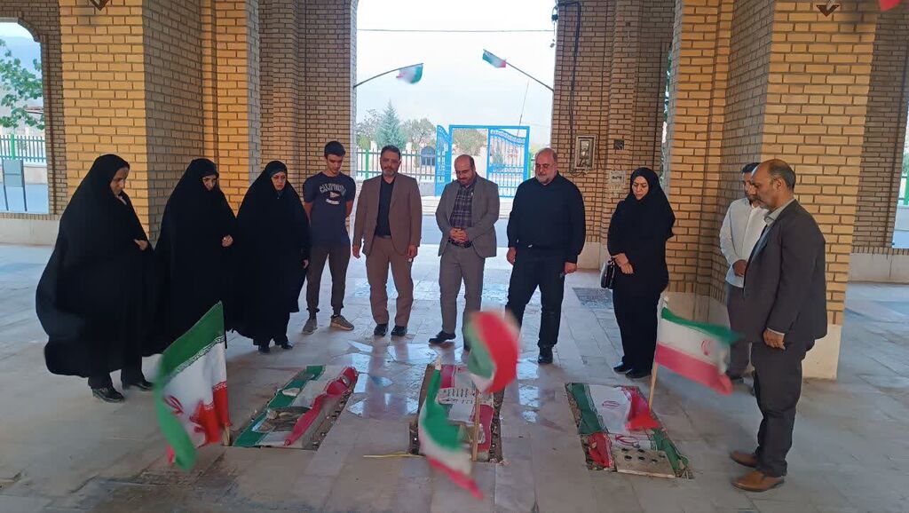 1317022 تجلیل از آیما زینلی عضو شهید کانون در تفرش