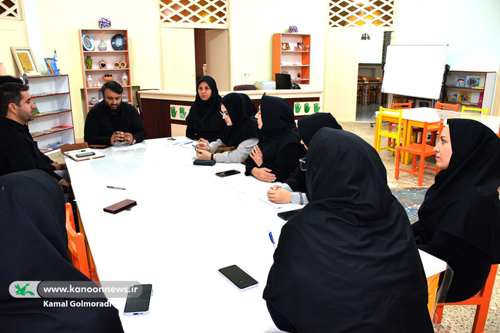 حضور مدیرکل کانون پرورش فکری لرستان در مرکز شماره ۲ خرمآباد حضور مدیرکل کانون پرورش فکری لرستان در مرکز شماره ۲ خرمآباد