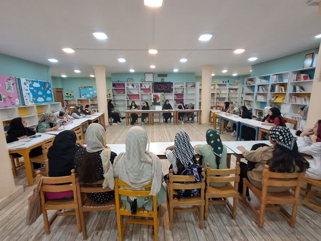 1317599 گرامیداشت روز ملی ادبیات کودک و نوجوان در مرکز قوچان