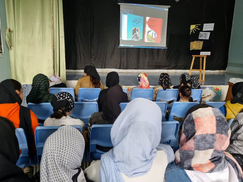 1317650 مراکز کانون استان اردبیل روز ملی ادبیات کودک و نوجوان را گرامی داشتند