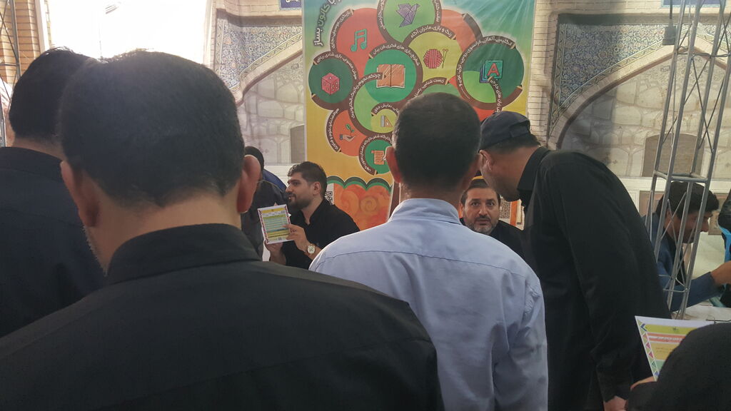 1317698 حضور کانون پرورش فکری در محل میز خدمت، میعادگاه نماز جمعه استان قم