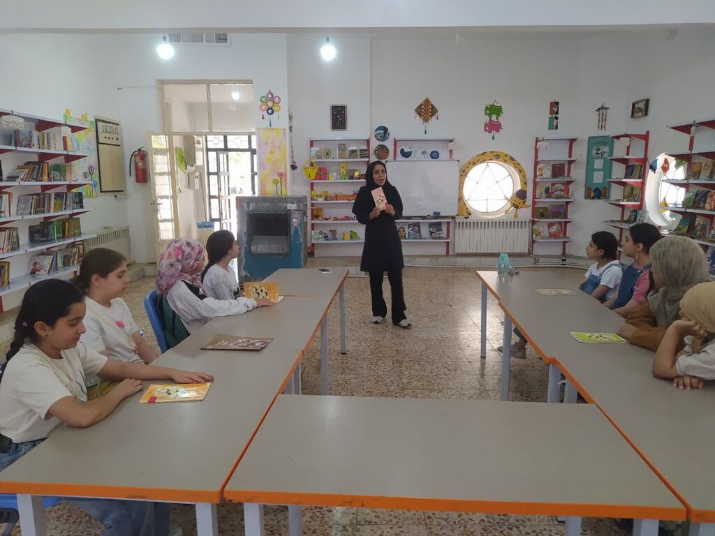 1317767 بزرگداشت روزادبیات کودک ونوجوان در کانون استان ایلام