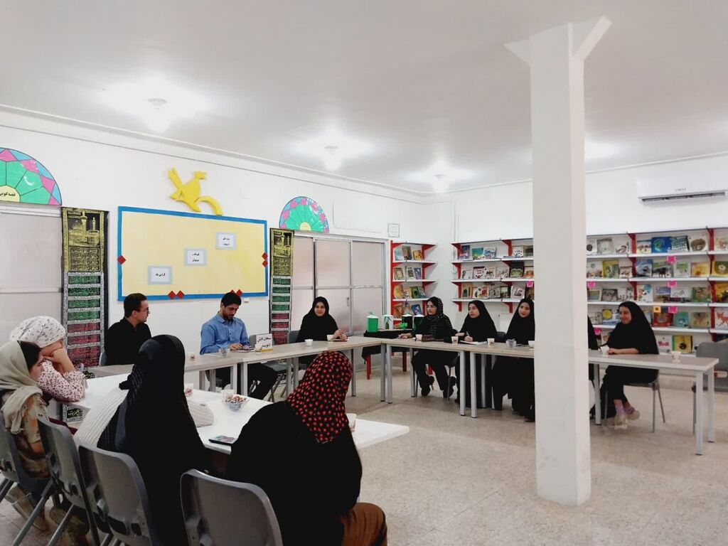 1317768 بزرگداشت روزادبیات کودک ونوجوان در کانون استان ایلام