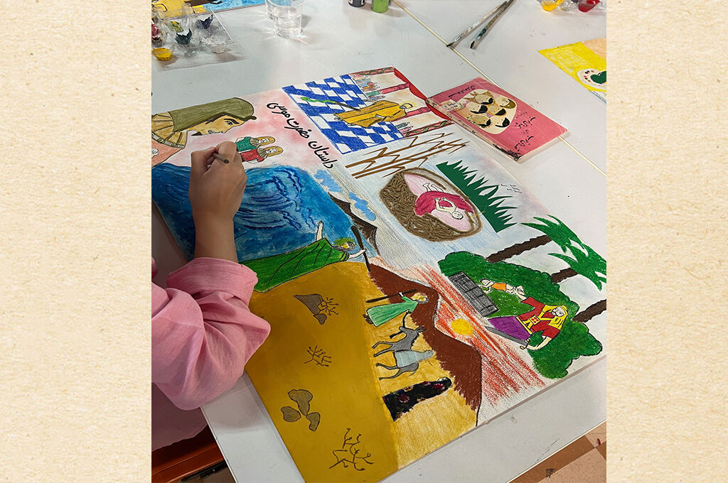 1317830 اعضای کانون انزلی با «رنگ و قلم» به استقبال آثار مهدی آذریزدی رفتند