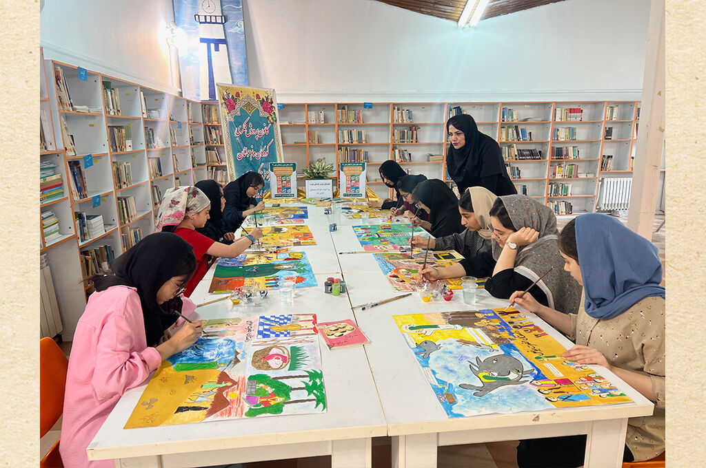 1317831 اعضای کانون انزلی با «رنگ و قلم» به استقبال آثار مهدی آذریزدی رفتند