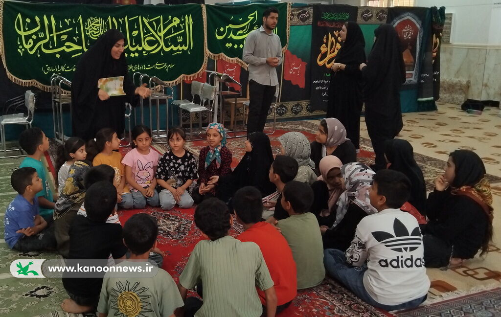 1317847 بازدید مدیرکل کانون استان بوشهر از کتابخانه سیار روستایی دشتستان