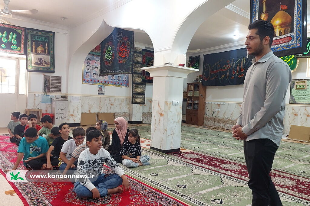 1317848 بازدید مدیرکل کانون استان بوشهر از کتابخانه سیار روستایی دشتستان