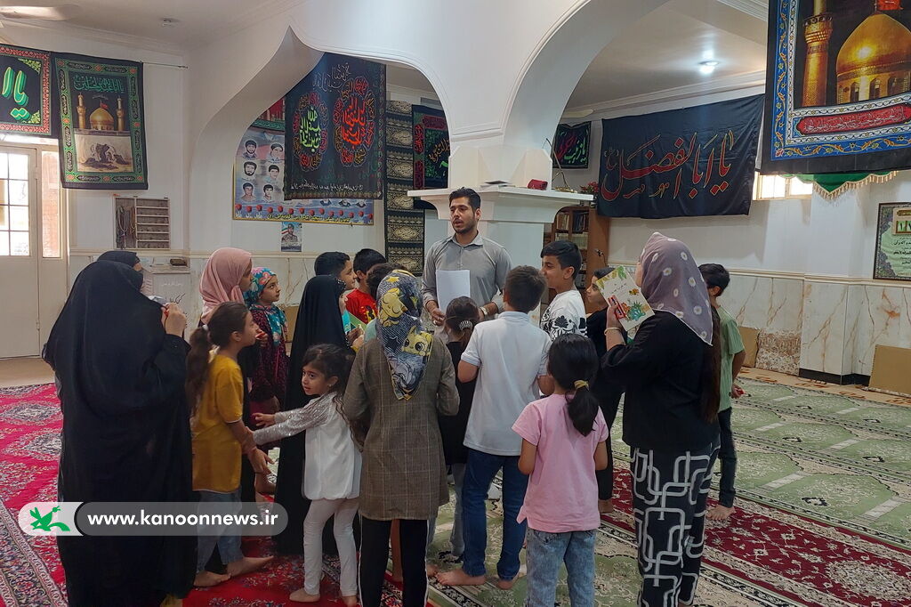 1317849 بازدید مدیرکل کانون استان بوشهر از کتابخانه سیار روستایی دشتستان