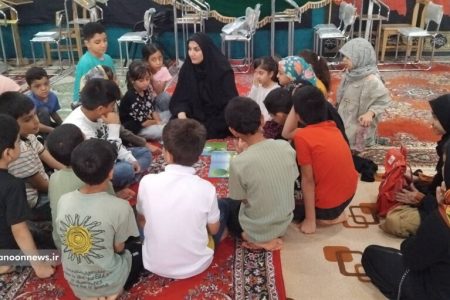 بازدید مدیرکل کانون استان بوشهر از کتابخانه سیار روستایی دشتستان