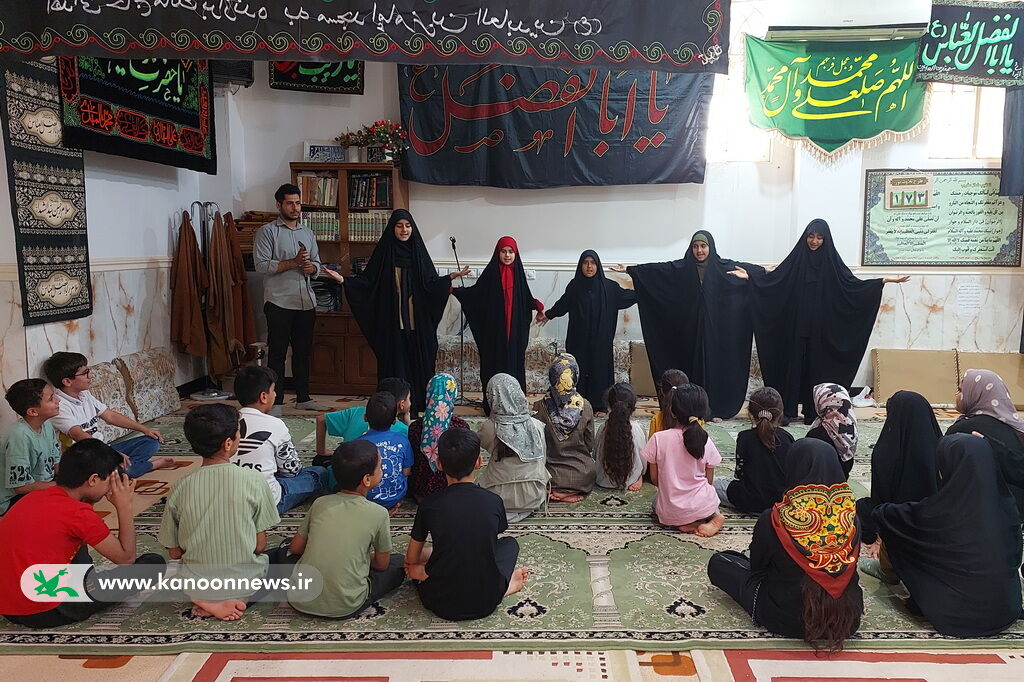 1317854 بازدید مدیرکل کانون استان بوشهر از کتابخانه سیار روستایی دشتستان