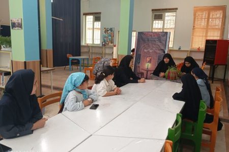 پاتوق گفتگوی دختران نوجوان در مرکز هشتگرد