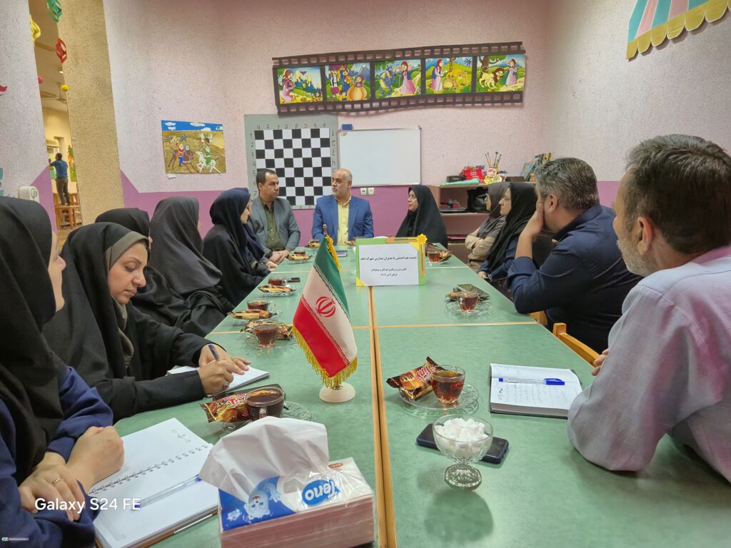 1318122 نشست هماندیشی با مدیران مدارس شهرک امام در مرکز شماره ۲ گرگان