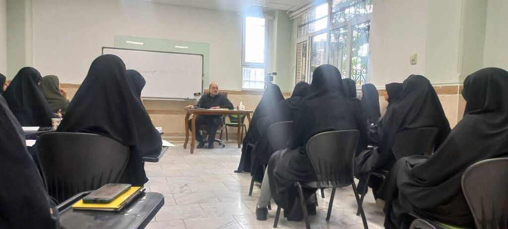 1318791 حضور مربی استان کرمانشاه در اولین دوره تربیت مربی کشور