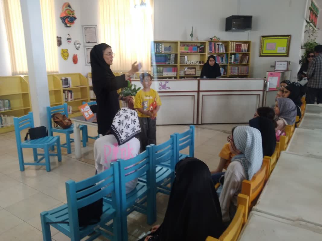 1318879 اعضای کانون استان مرکزی با آیین سخنوری آشنا شدند