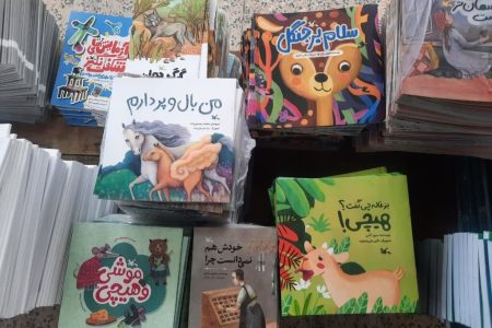 ارسال ۶۰۳۶ جلد کتاب و اسباب بازی به کانون همدان