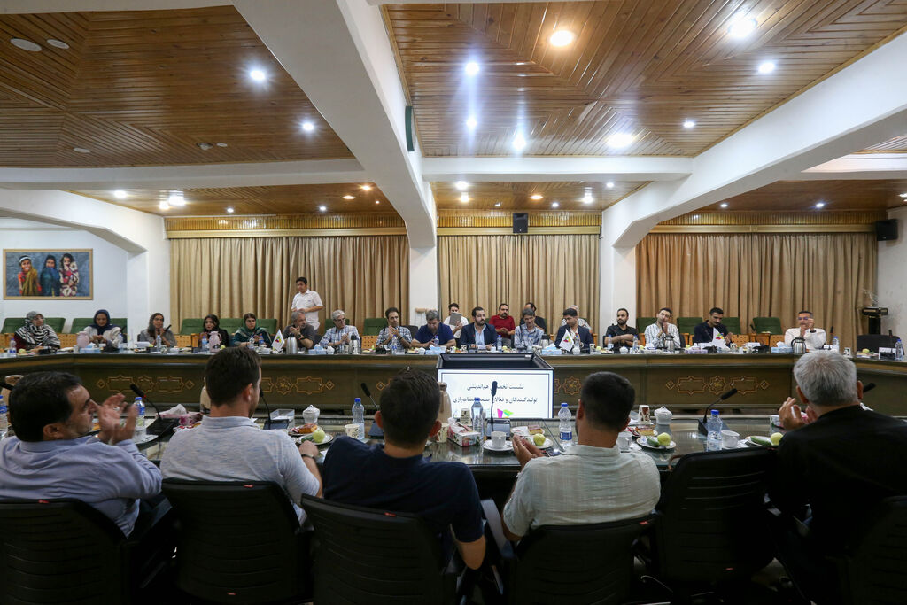 نشست تخصصی هم‌اندیشی فعالان صنعت اسباب‌بازی با مدیرعامل کانون برگزار شد