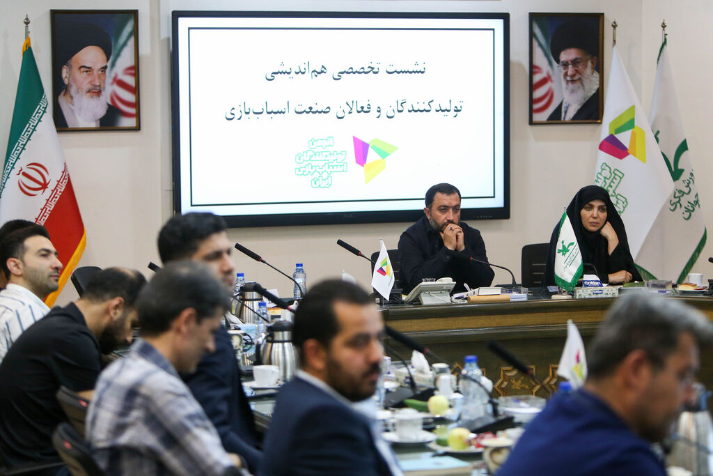 1319150 مدیرعامل کانون: برای دوران بحران اسباببازی تولید کنیم