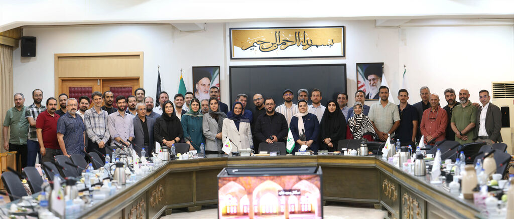 1319196 مدیرعامل کانون: برای دوران بحران اسباببازی تولید کنیم