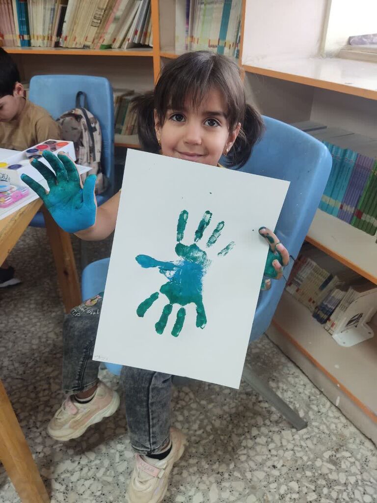 1319229 شور و نشاط تابستانه؛ نقاشی و سفالگری در کانون میامی برای اعضای نوباوه