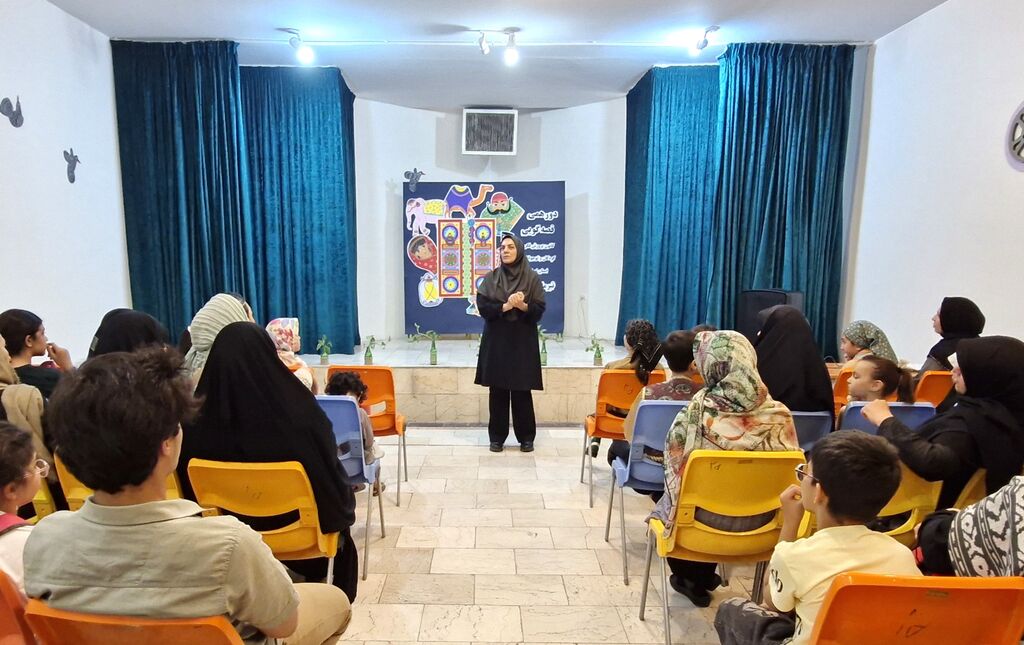 1319262 چهارمین دورهمی قصه گویی استان تهران