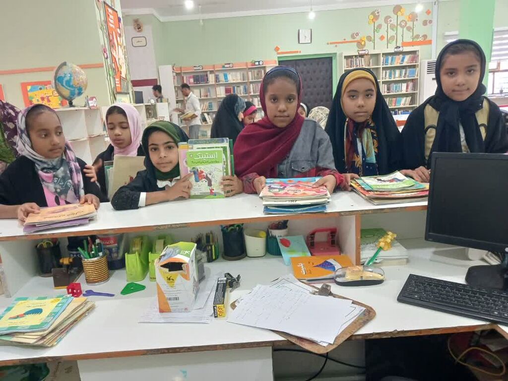 1319562 یکی از پایه های رشد فکری و فرهنگی هر جامعه مطالعه است