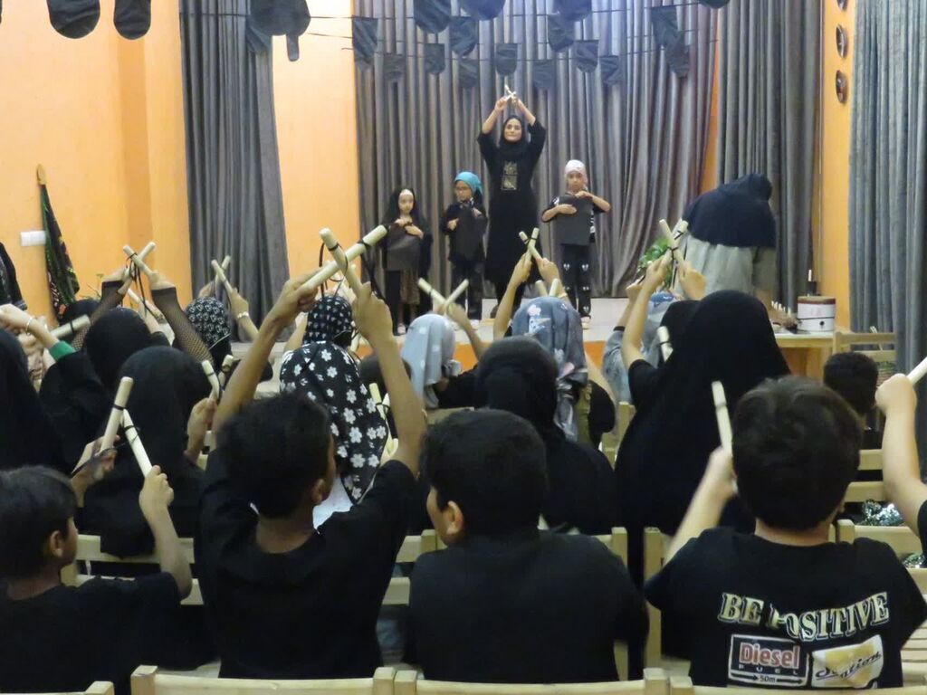 1319567 کانون با بهره گیری از ابزارهای فرهنگی، هنری و ادبی مفاهیم ارزشمند نهضت عاشورا را به زبان کودکان آموزش می دهد