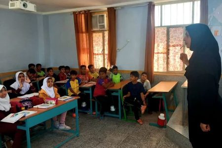 آذر یزدی یکی از پیشگامان بازنویسی ادبیات کهن برای کودکان و نوجوانان است