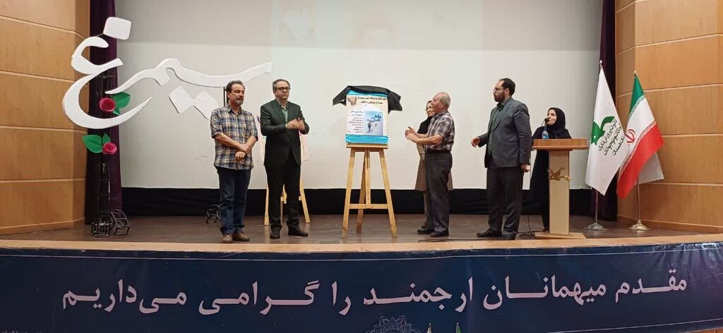 1319616-3 شعر حاصل تفکر و اندیشهها است