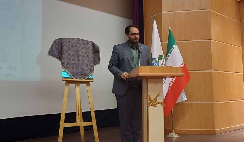 1319624 باشگاه ادبی سیمرغ کانون همدان افتتاح شد