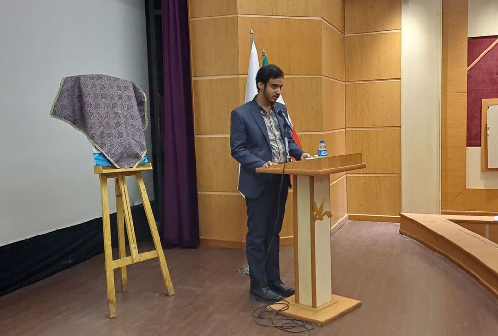 1319627 باشگاه ادبی سیمرغ کانون همدان افتتاح شد