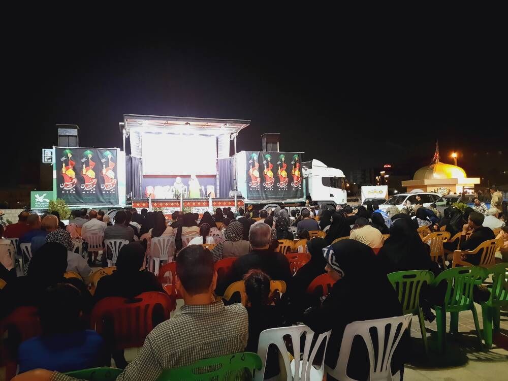 1319760 نخستین اجرای تریلی سیار کانون پرورش فکری فارس با نمایش «قصههای واقعی»