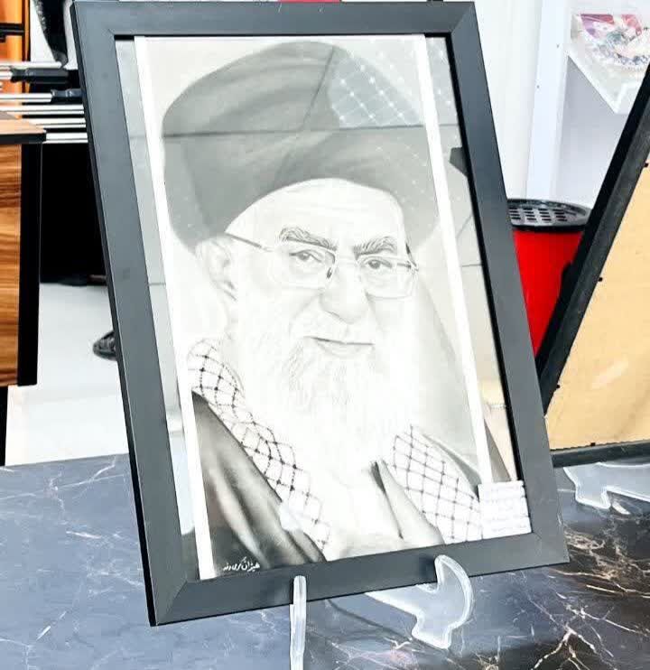 نمایشگاه آثار عضو نوجوان مرکز ثلاث‌باباجانی جلوه‌ای از ایثار و افتخار