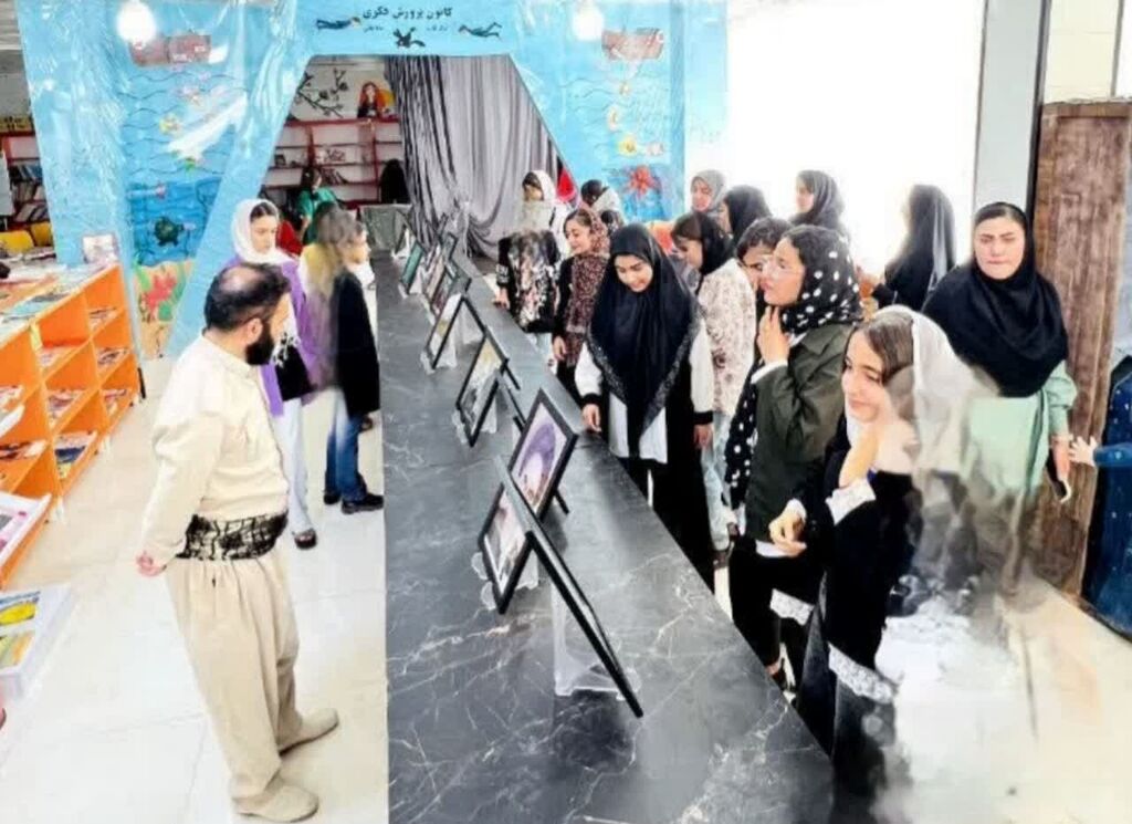 نمایشگاه آثار عضو نوجوان مرکز ثلاث‌باباجانی جلوه‌ای از ایثار و افتخار
