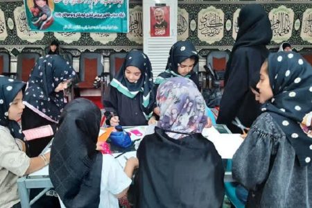 میز خدمت و غرفه عفاف و حجاب در مراسم پرفیض نماز جمعه شهر زاویه